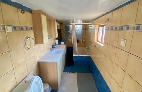 20 mins from city centre, rural house - Foto 27