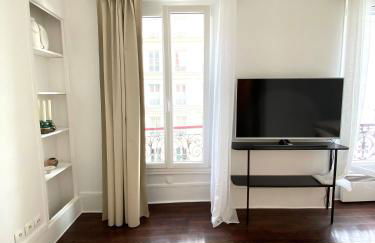 Elegant Montmartre Apartment Overlooking Paris Rooftops - Foto 11