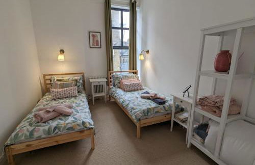 Camberwell Church Street - Photo 5