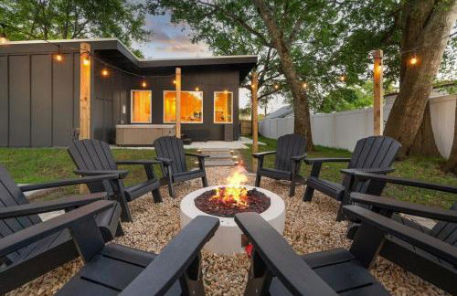 New-Dog Friendly,Hot Tub, Fire-pit, 1 mile to DTWN - Foto 1