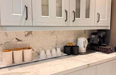 Modern House Apartment Stratford E15 London - Sleeps 2 - 9, Fast Links to Central London, Near O2, Greenwich & Olympic Park, Child-Friendly Garden, Free Parking, Free WiFi - Foto 9