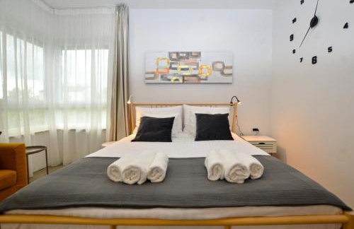 Black & White Studios - Photo 16