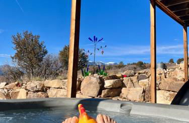 Hillside Haven Hot Tub & Stunning Mountain View - Foto 11