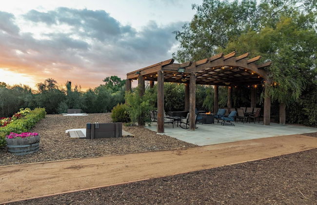 Wilson Creek Manor By Avantstay Sleeps 10! Amazing Estate w/ Pool & Game Room - Photo 42