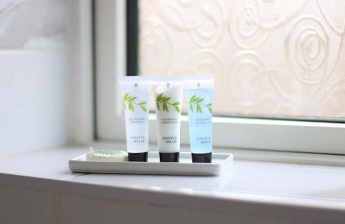 Detached Bungalow - Sleeps 8 - Free Parking, Fast Wifi, Smart TV and Garden by Yoko Property - Photo 17