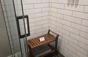 New Lux Cottage by Lake, King bed, Full Kit, Wi-Fi - Foto 9