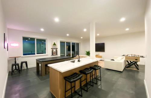 Luxe Port Lookout with waterfront, theater, games - Foto 32