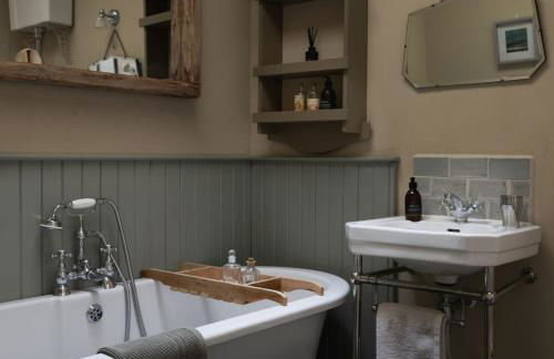 Brachkashie Cottage, Loch Knockie - Photo 16