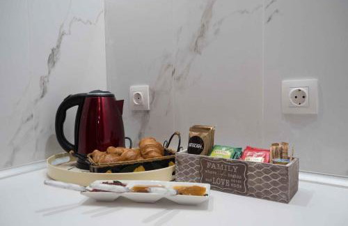 Tranquil Infinity Pool Getaway (private jacuzzi and steam bath, pool, garden, sea and city views) - Foto 2