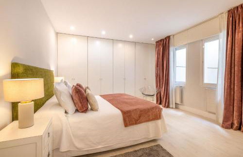 Spectacular 2-Bedroom Apartment with Stunning Retiro Park Views In the Heart of Barrio Salamanca - Photo 15