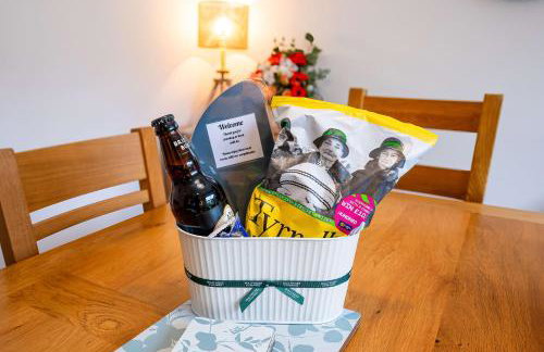 Splendid House Great Location to WAVE Surf & South West Water Park - Super Garden By STAE-Homes - Foto 16