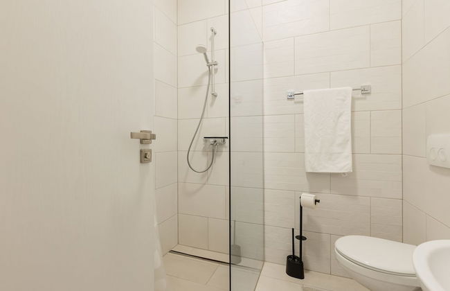 Essenza Charming Two BedRoom Apartment - Photo 43