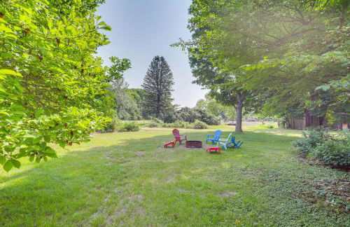 South Haven Farmhouse with Fire Pit, 4 Mi to Beach! - Foto 28