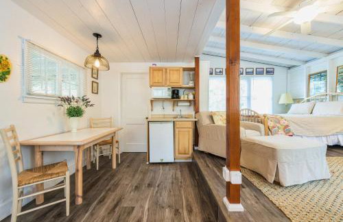 Lakeside Cottage - Right across of Westside County Park with lake access - Foto 8