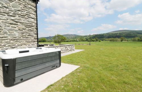 Hay Store - Photo 25