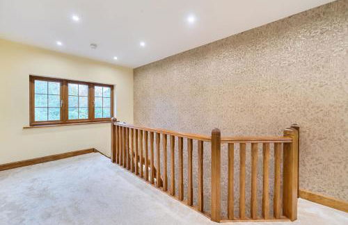 Kingswood 6 Bed Mansion, Tennis Court and Cinema - Foto 15