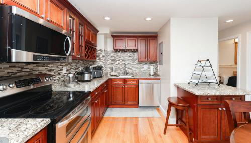 Eastie Roomy 3BR with Easy City and Airport Access - Foto 3