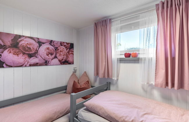 Holiday Home on the Mountain With Views - Photo 3