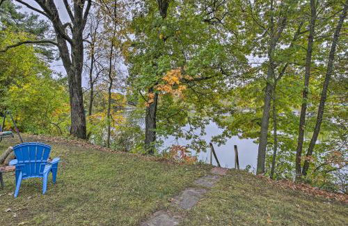 Birchwood Cottage with Red Cedar Lake Access! - Foto 25