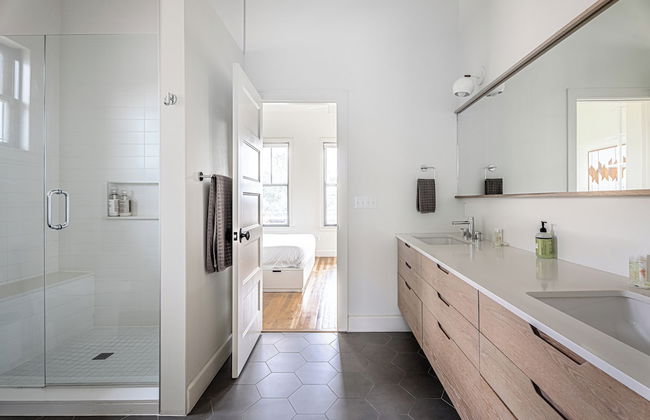 Rooftop Deck 5 Mins to Downtown - Photo 15