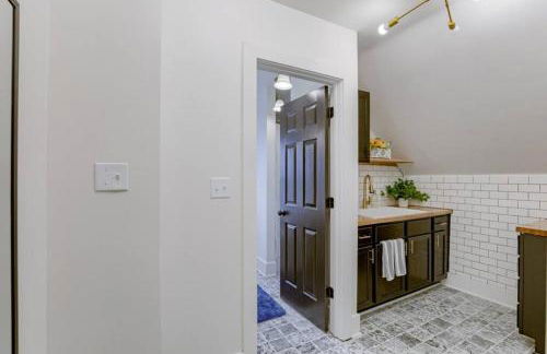 Beautiful - 4bd with Contemporary Interior - Foto 28