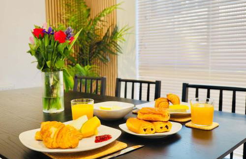 Spacious 3 bedroom Home w Parking in Farnborough - Foto 15