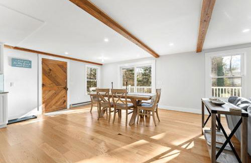 Family Getaway Walkable to Town - Foto 17