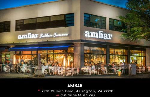 Charming 4BR Retreat in Arlington Sleeps 12 NearDC - Foto 46