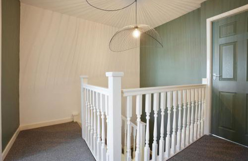 Stupton House, Large 3 Bed House that Sleeps 8 with Full Size Pool Table & FREE Parking - Hosted by Stay Host Save - Foto 20