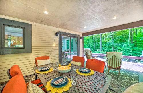 Cozy Whitehall Hideaway with Hot Tub and Chiminea! - Foto 26