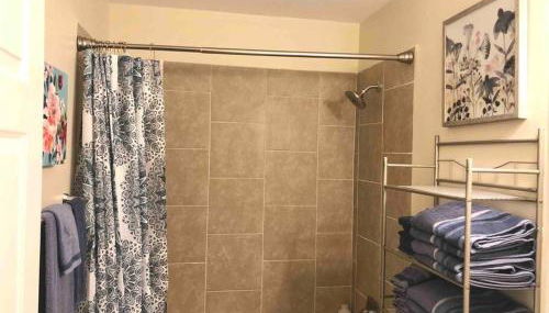 *Cool Crib * King Bed * Long Term Stays * Duke* - Foto 3