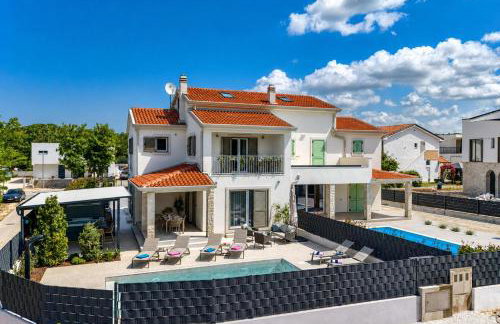 Villa Aria with heated Pool and Whirlpool - Happy Rentals - Foto 38