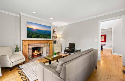 15 Minutes to Asheville! Spacious 7BR Luxury Home | Pool | Hot Tub | Game Room - Foto 24