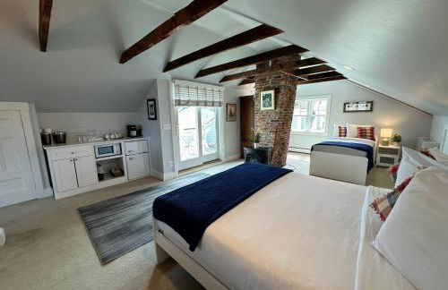 Charming Victorian Home Downtown Newport - Photo 46