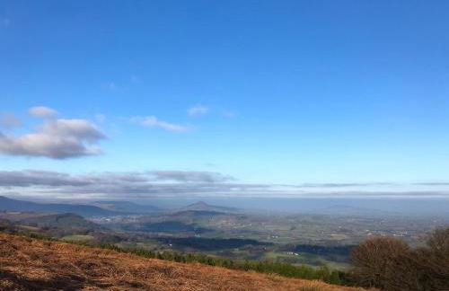 Chic 2-bedroom townhouse in vibrant Abergavenny - Foto 19