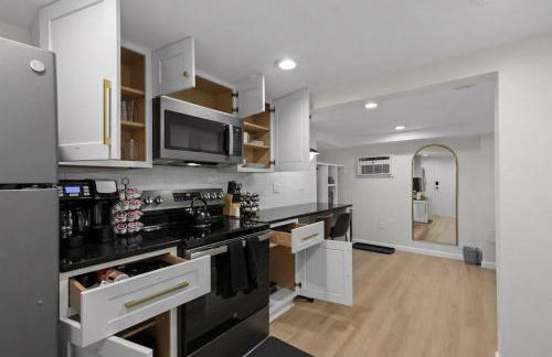 Comfortable Basement Studio Living Near Major Road - Foto 17