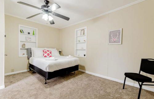 15mins to Downtown- Adorable on Taylor Both Units - Photo 20