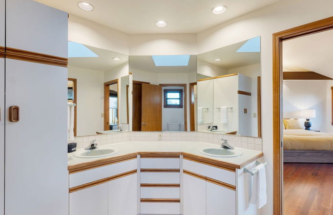 Half Block to Beach w Oceanview Patio Balcony The Shore Pine by Avantstay - Foto 21