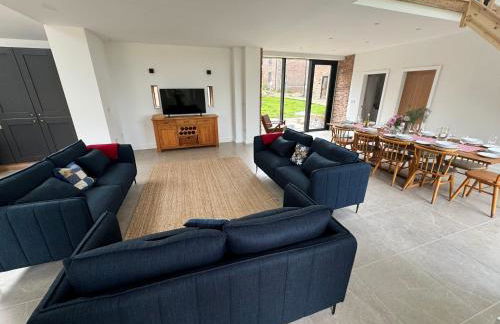 Threshing Barn- Modern 5 Bed, 10 person, Barn Conversion in a Rural Location with Great Access - Foto 27