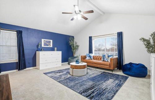 Luxury Living w Backyard Pool Oasis 5BD 3BA - Foto 28