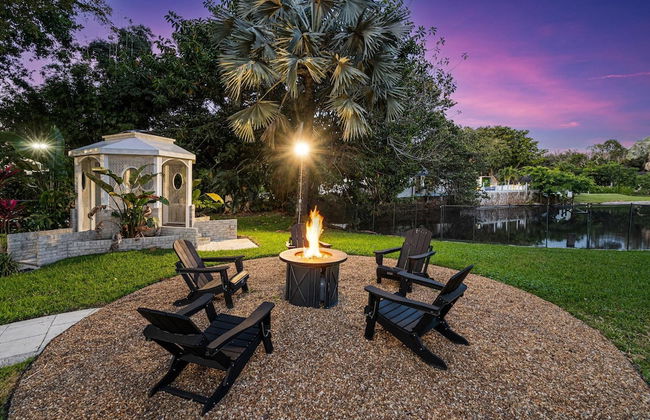 8BR Gem With Pool, Lake View & Tons of Amenities! - Foto 67