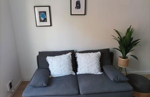 COOL! 5' to metro. 15' to Center/beach by metro. - Photo 9