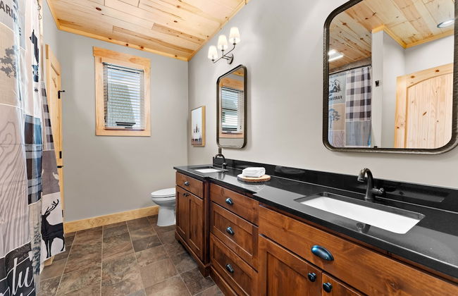 Black Bear Lodge by Avantstay Lakefront Dock Pool Theater Sleeps 20 - Foto 49