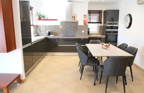 Pine Tree Seaside Apartments 500m to Beach - Foto 12