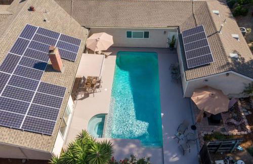 Stunning 4 Bedroom 1 Level- Pool, Spa, Grass Yard, Fire Pit, Garage, BBQ - Foto 12