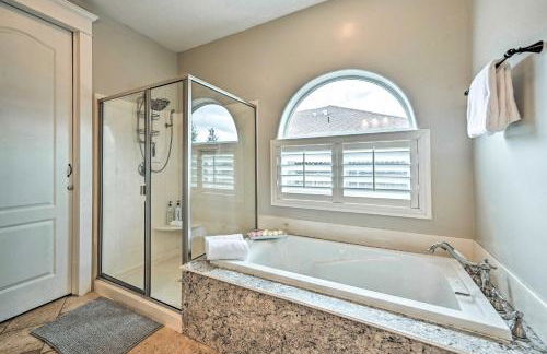 Bellemont Family Home with Hot Tub and Playground Set - Foto 16