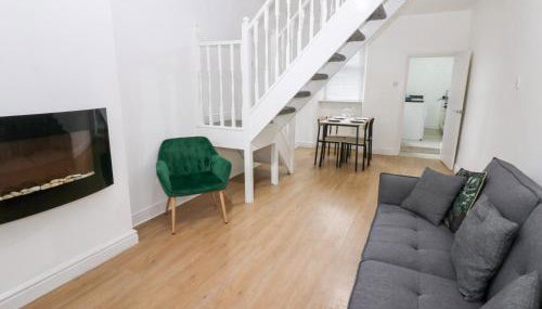 Holly House - Photo 4