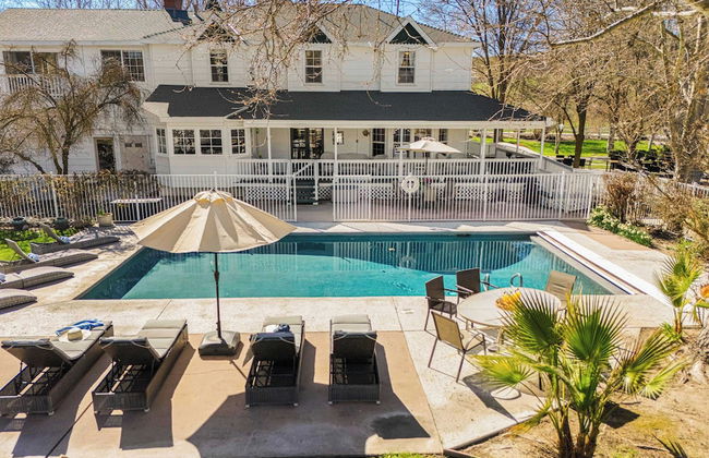 Victorian Manor In Paso Robles Wine Country + Pool, Hot Tub, Firepit, Tennis Court Sleeps 28 - Photo 2