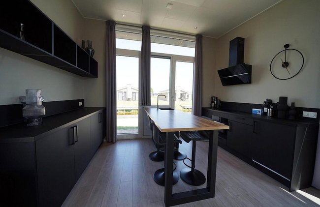 Waterside Chalet Escape Near Kampen - Photo 4