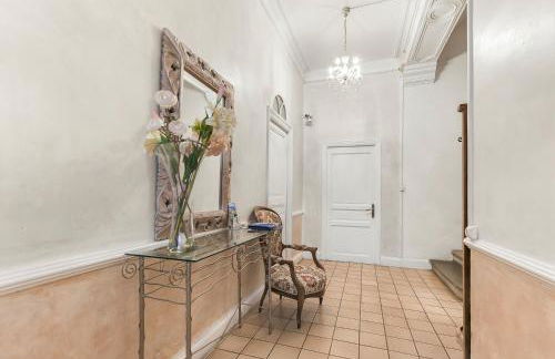 Les Bellevue Cité "3 Apartments, 1 with Garden & Private Parking, Aircon, WiFi, Free Public Car Park, 1 km from Cité" - Foto 67